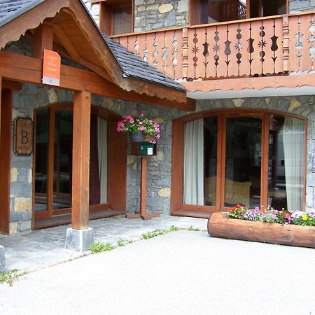 夏雷阿多尼斯酒店 圣马丁德贝尔维尔 外观 照片